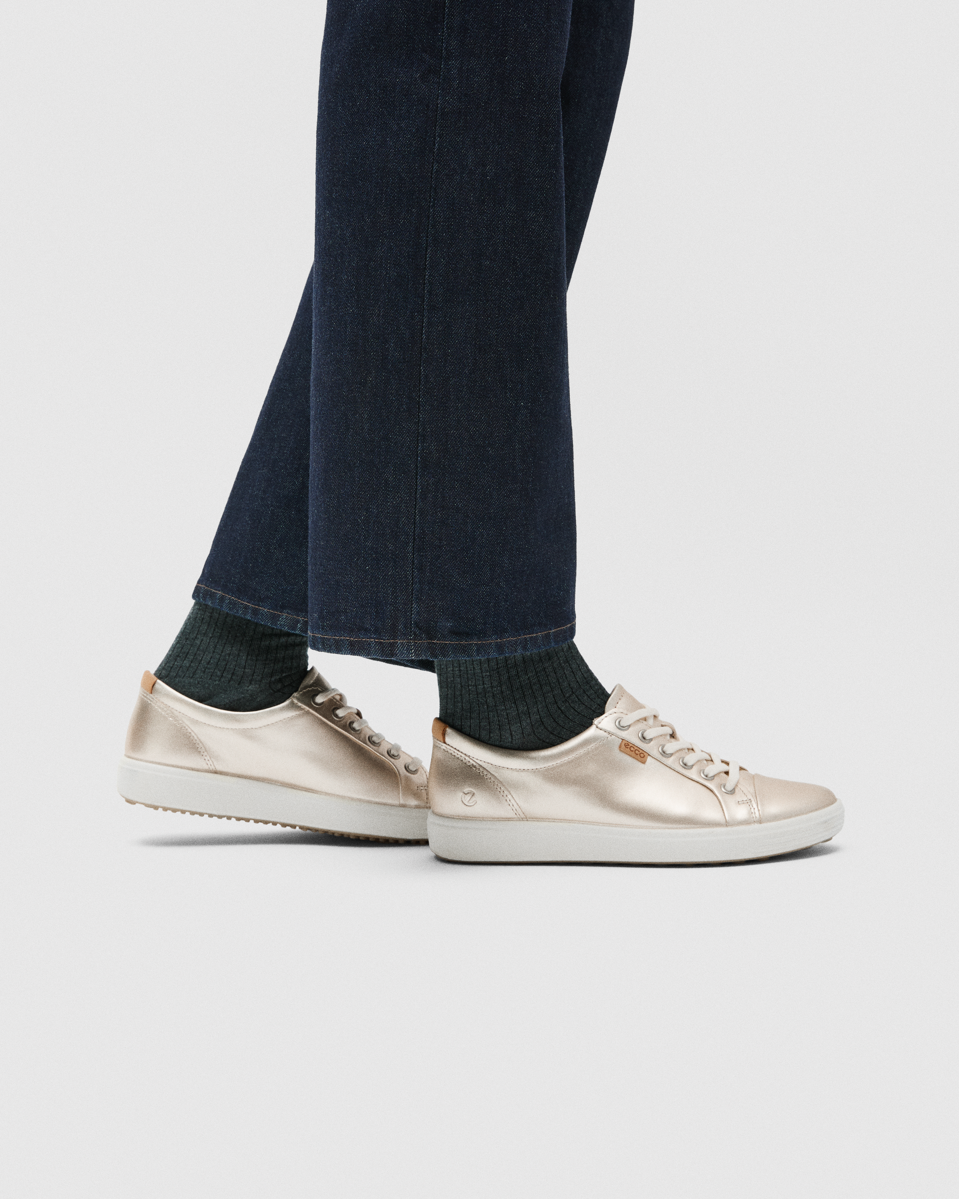 ECCO® Soft 7 baskets en cuir pour femme - Doré - Lifestyle image-1