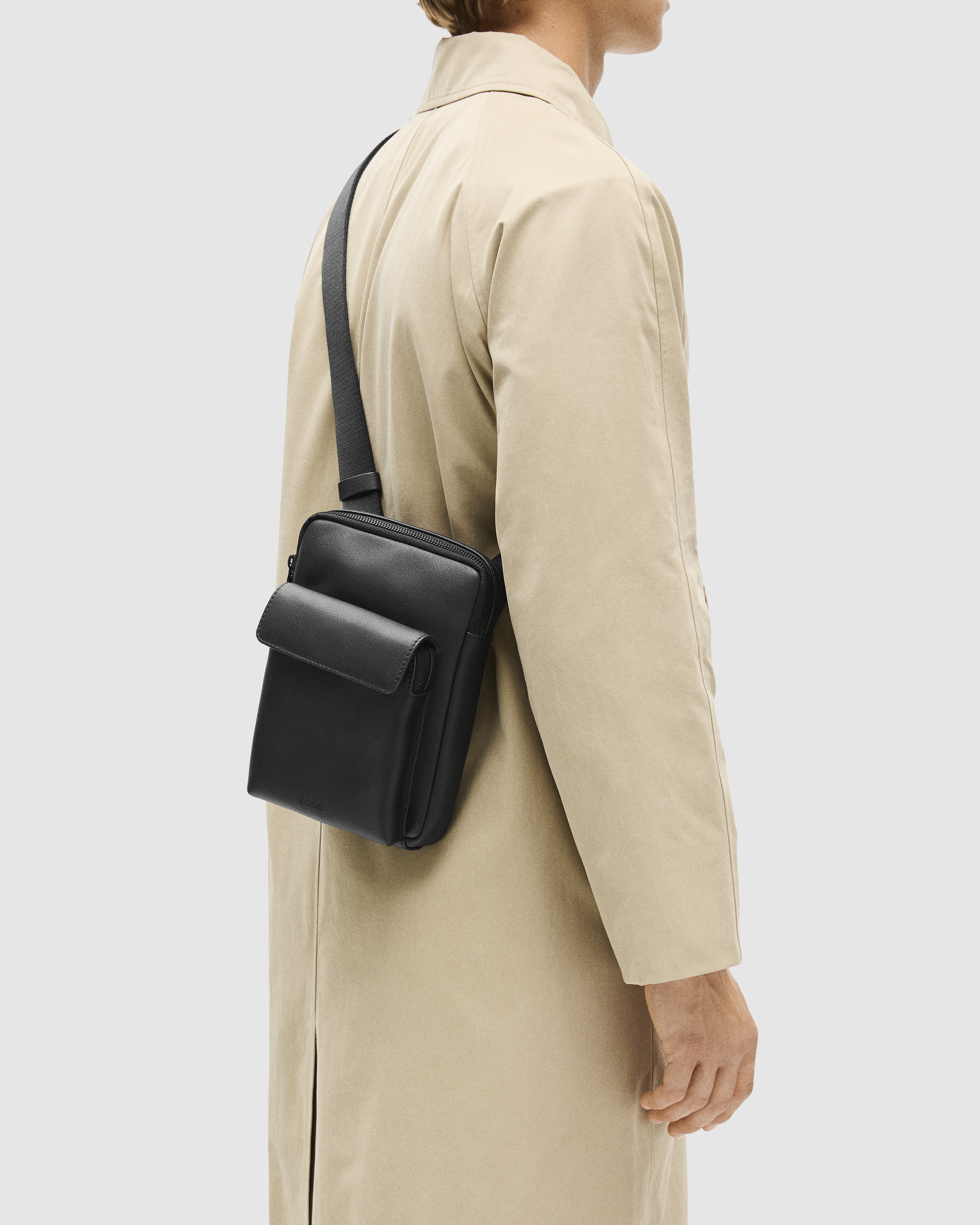ECCO Flat Pouch City Crossbody — Black