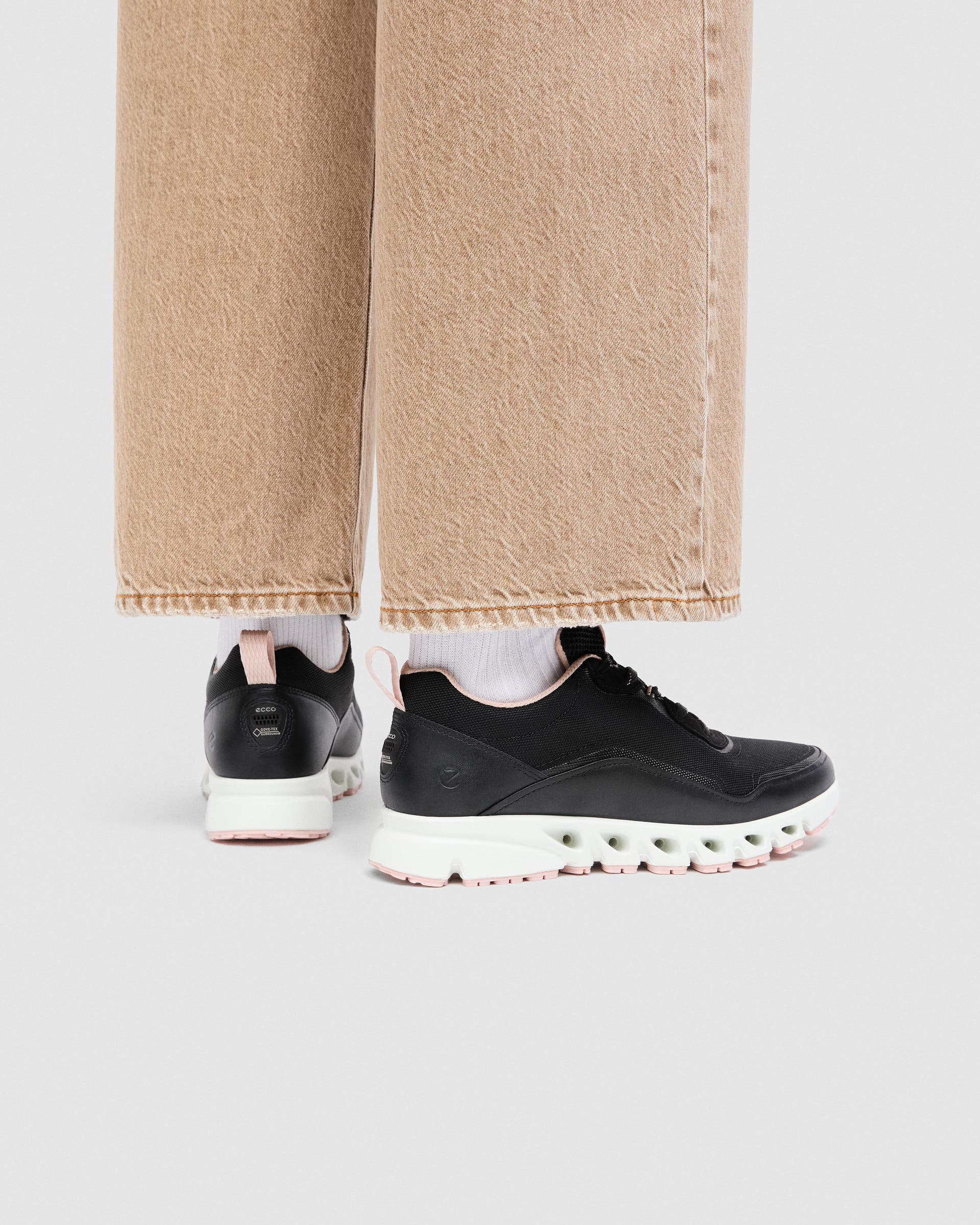 Sapatos Gore-Tex têxtil mulher ECCO® Multi-Vent - Preto - Lifestyle image-1