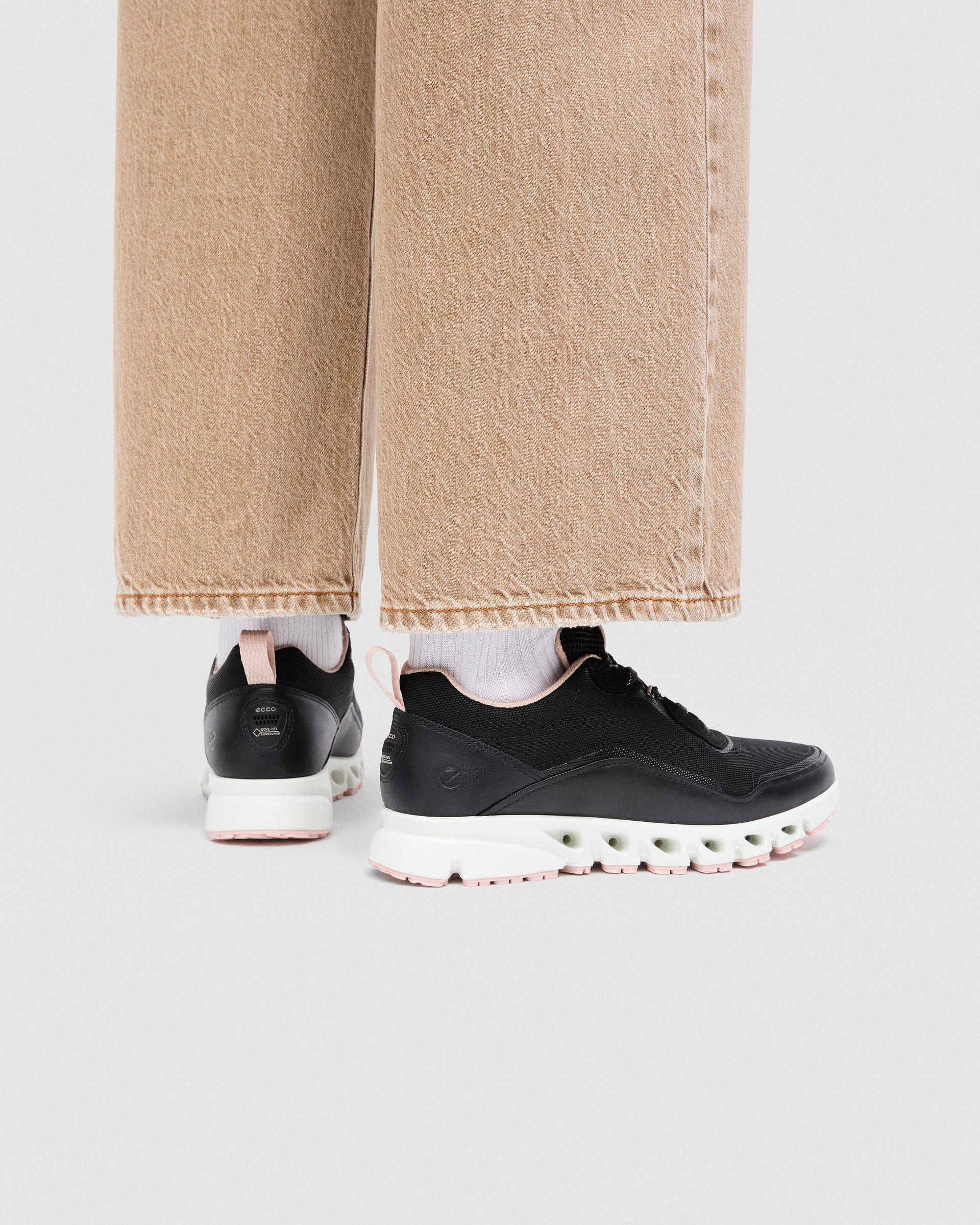 Sapatos Gore-Tex têxtil mulher ECCO® Multi-Vent - Preto - Lifestyle image-1