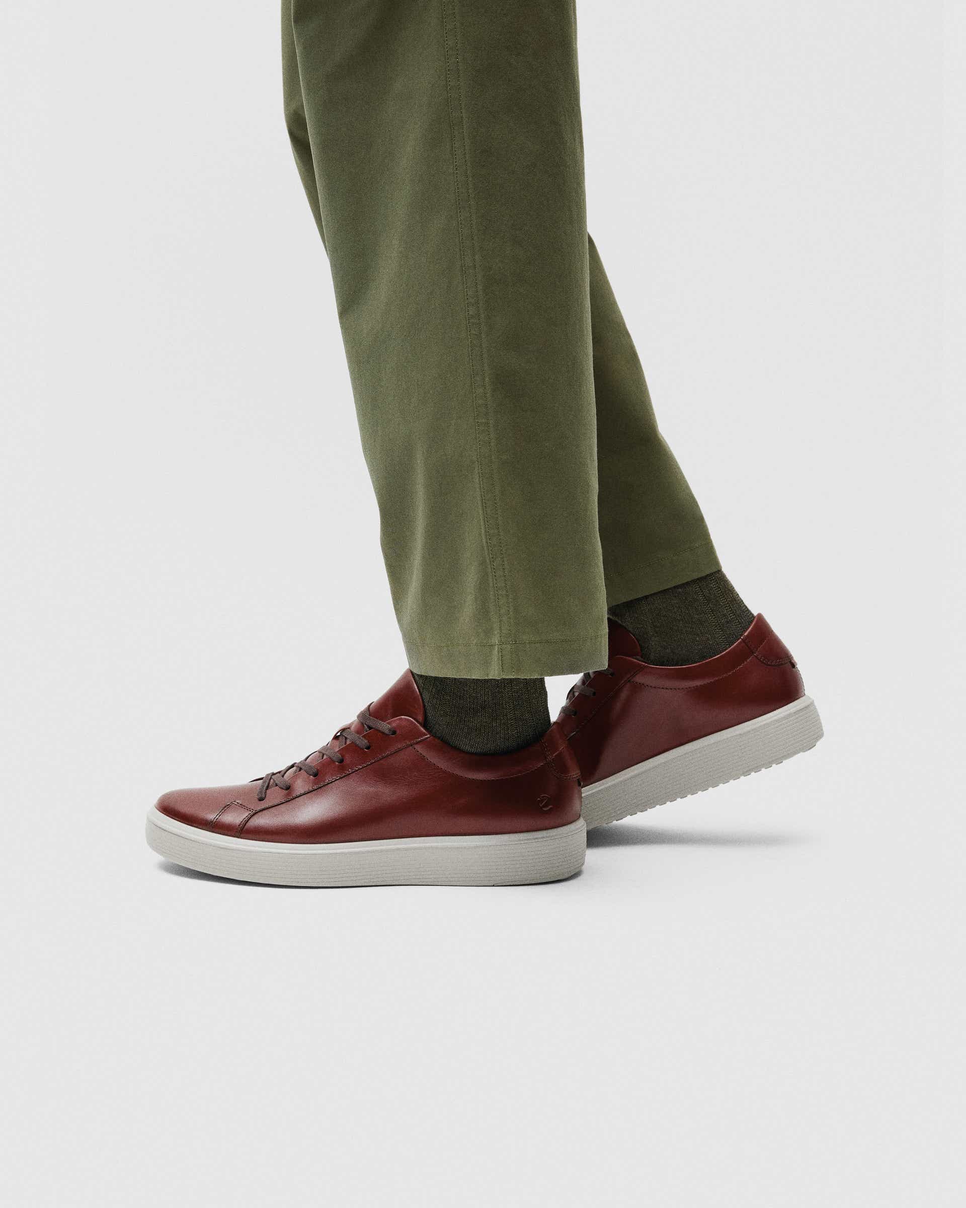 ECCO® SOFT 60 Skinnsneaker herr - Brun - Lifestyle image-1
