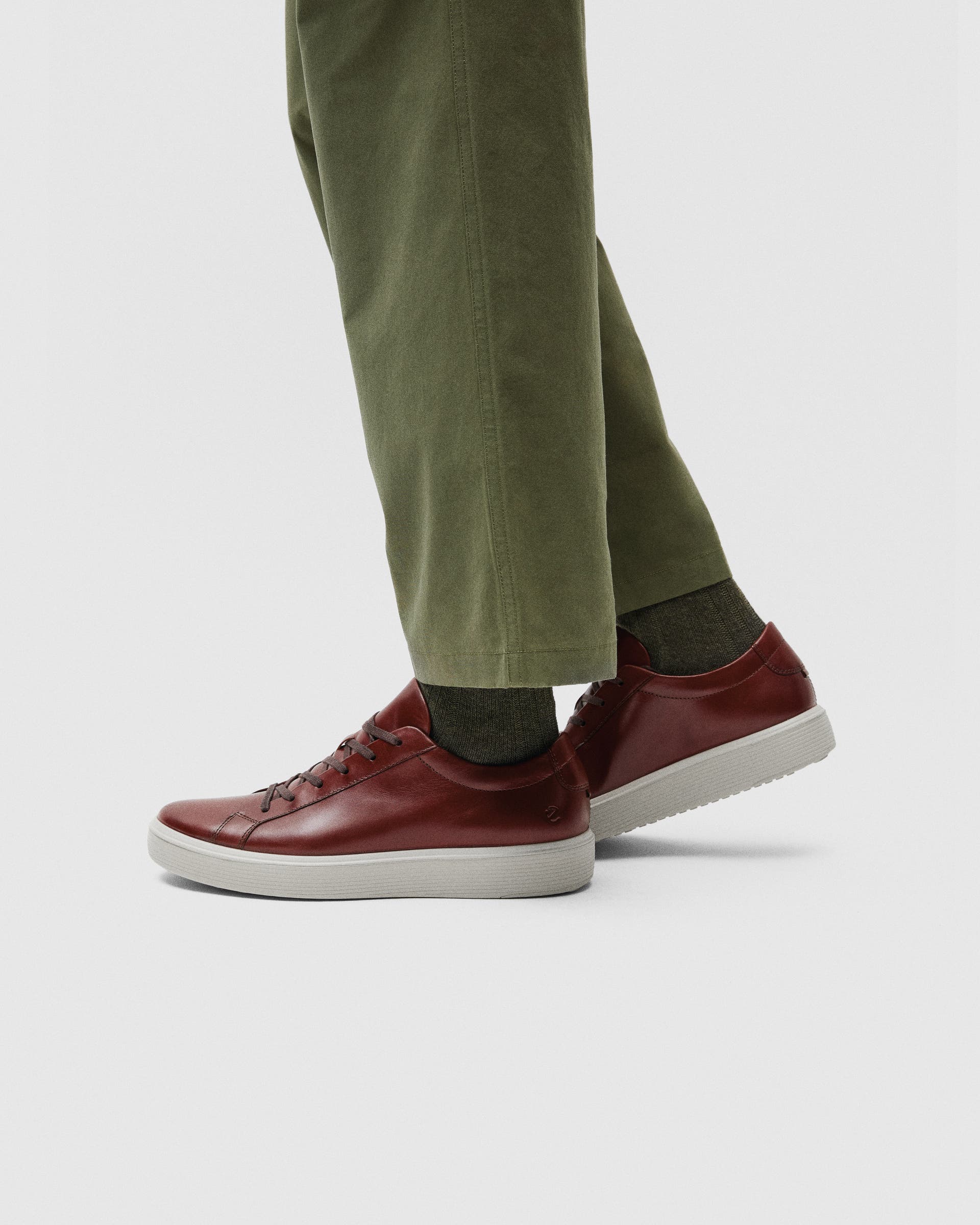 ECCO® SOFT 60 Skinnsneaker herr - Brun - Lifestyle image-1