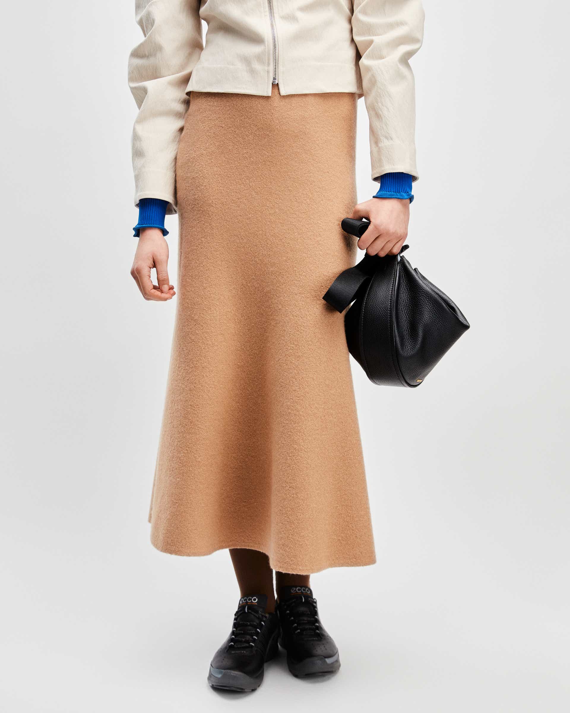 ECCO BIOM C Low ウィメンズ レザースニーカー - ブラック - Lifestyle image-1