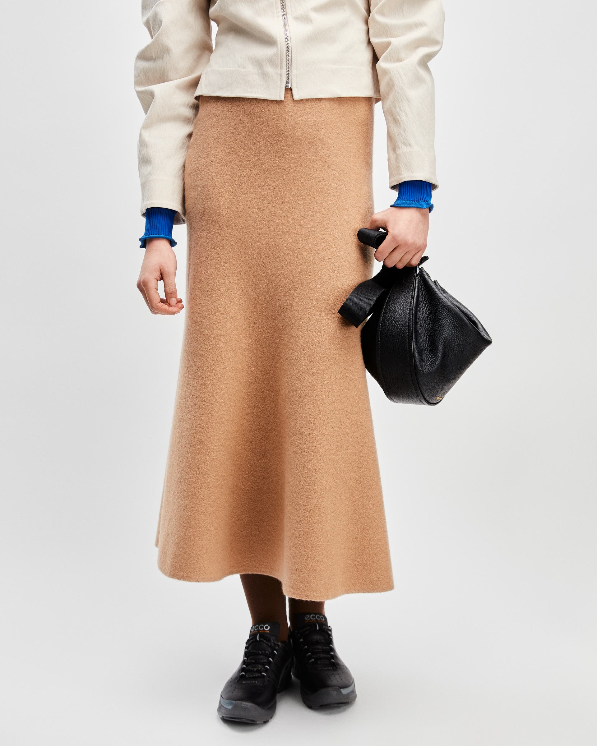 ECCO BIOM C Low ウィメンズ レザースニーカー - ブラック - Lifestyle image-1