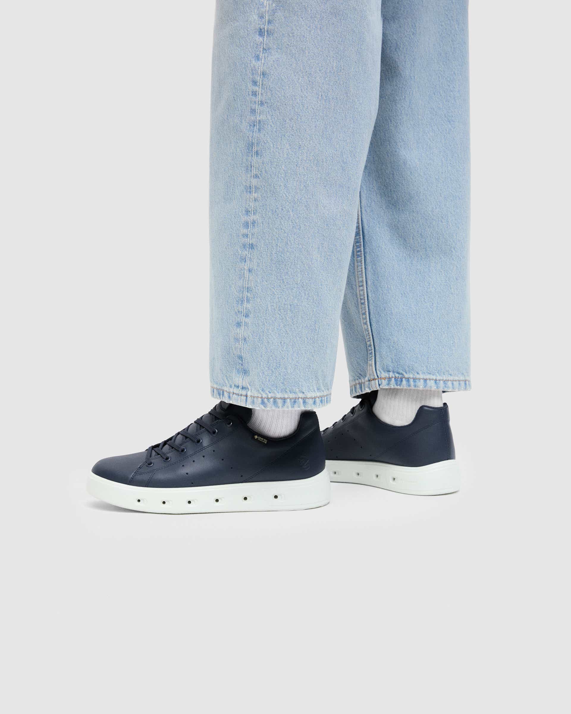 ECCO® Street 720 Herren Ledersneaker mit Gore-Tex - Blau - Lifestyle image-1