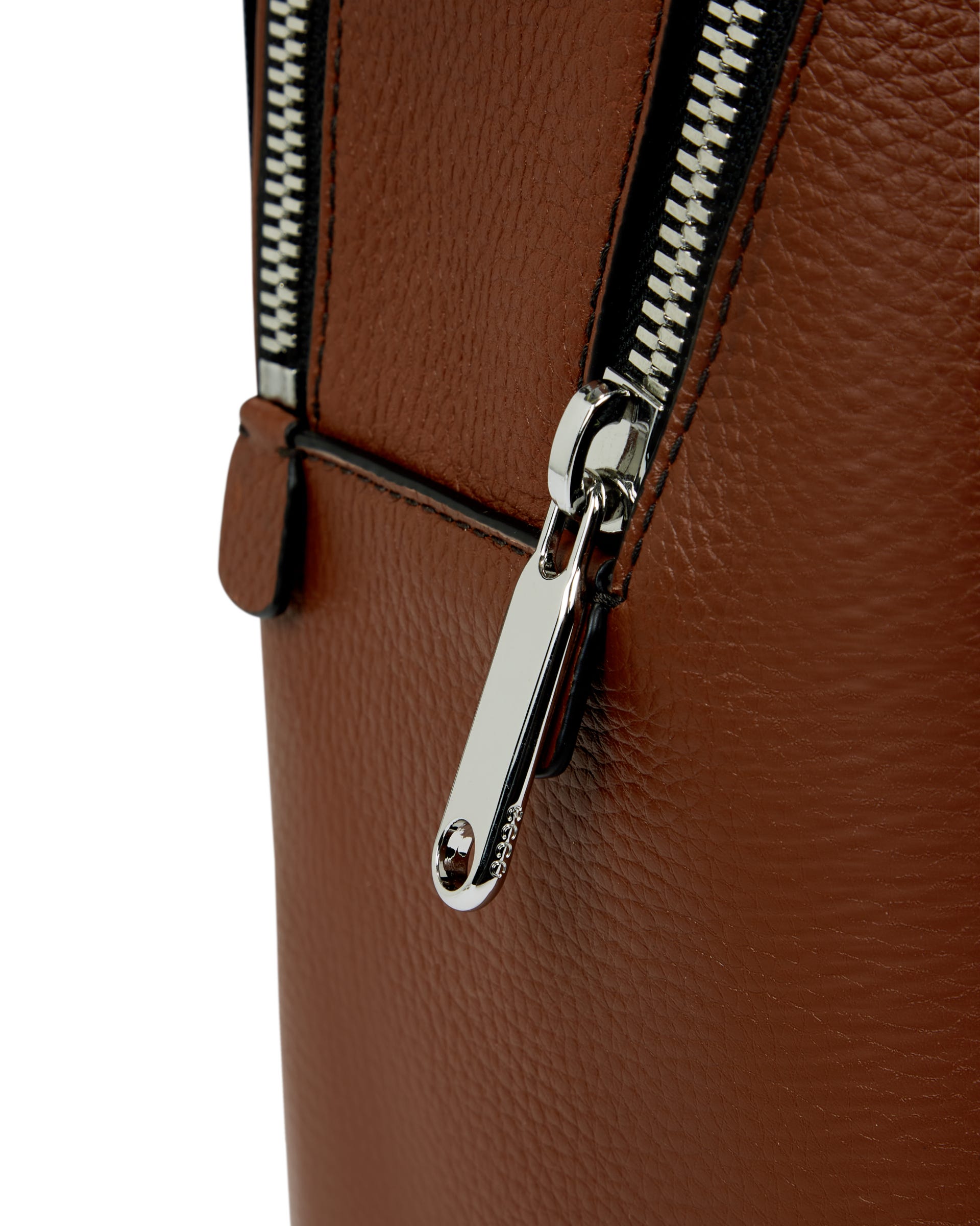 ECCO Round Pack Large Pebbled レザーバックパック | ブラウン