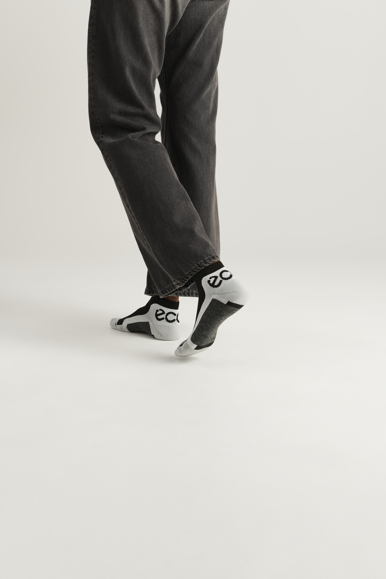 ECCO Tech Sporty Mid Cut — Black