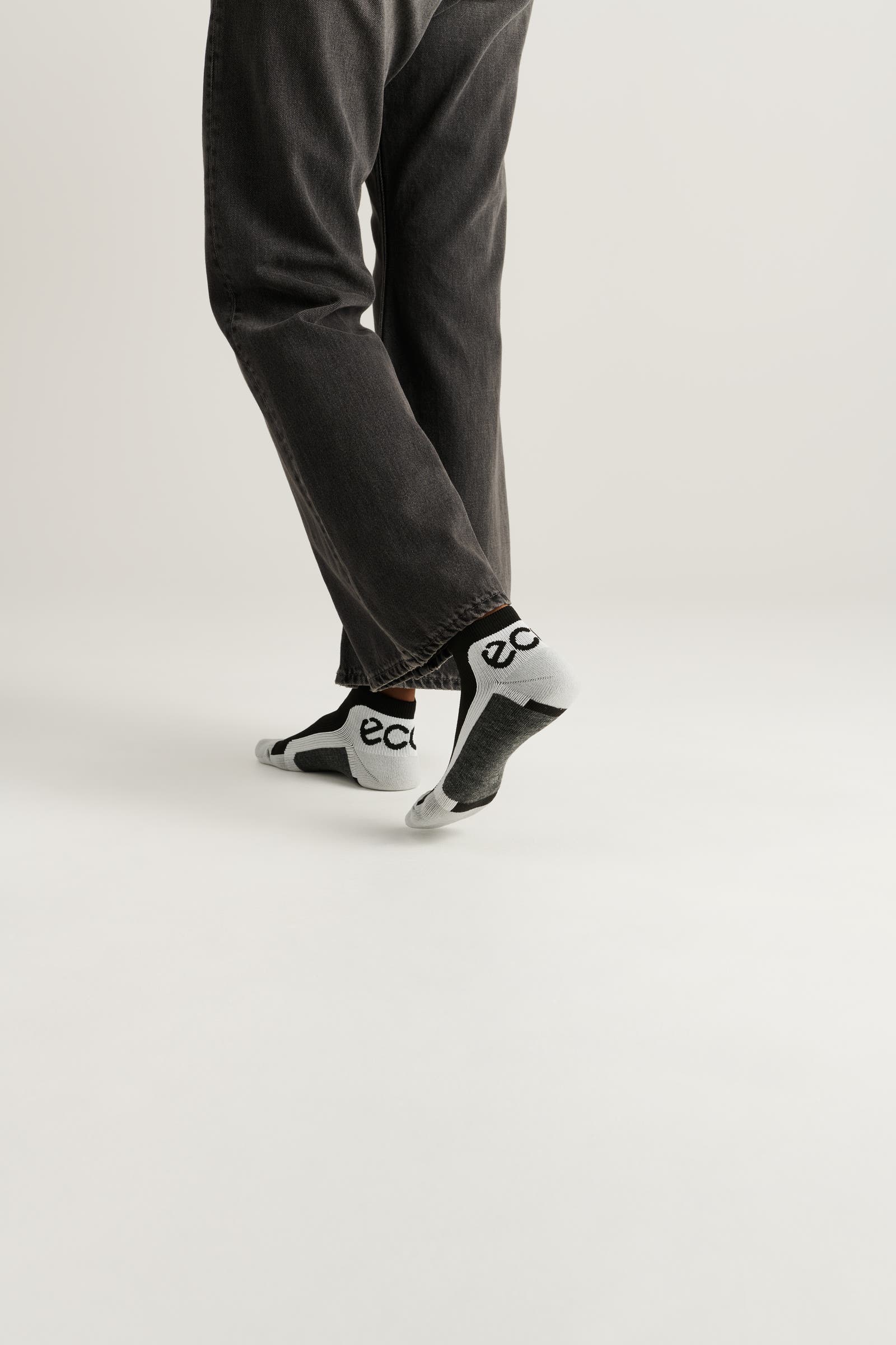 Unisex ECCO® Tech Sporty Mid-Cut Socks - Black - Lifestyle image-1