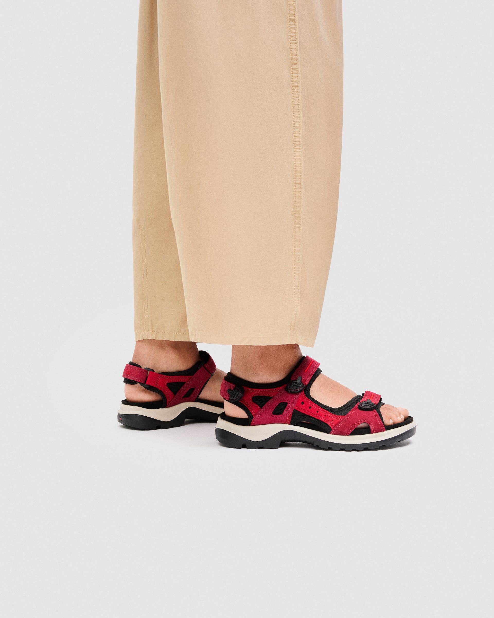 ECCO® OFFROAD sandale de marche en nubuck pour femme - Rouge - Lifestyle image-1