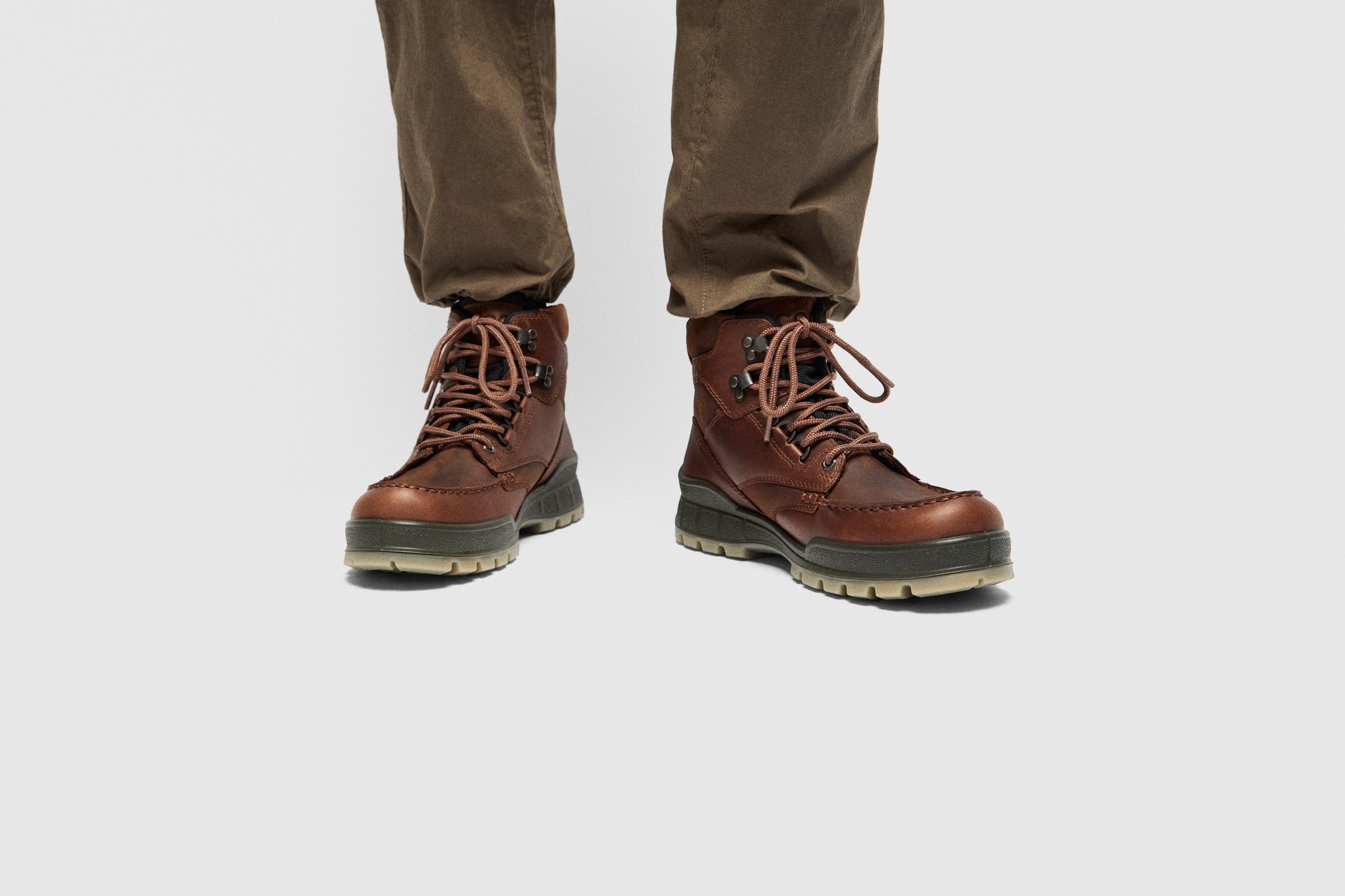 Miesten ECCO® Track 25 nahkaiset Gore-Tex -ulkoilunilkkurit - Ruskea - Lifestyle image-1