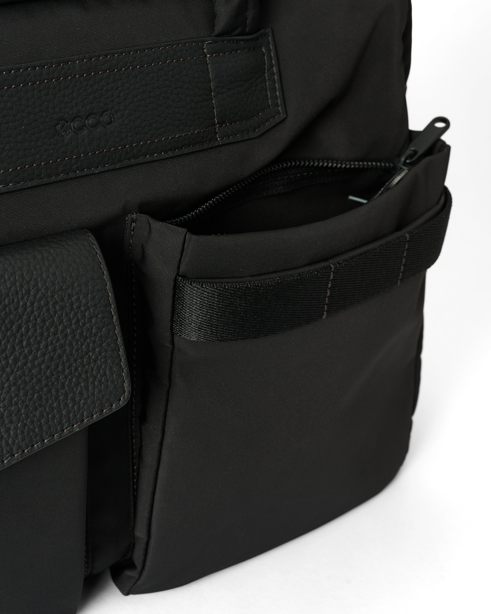 ECCO Voyager 12hr Folio Bag — Black
