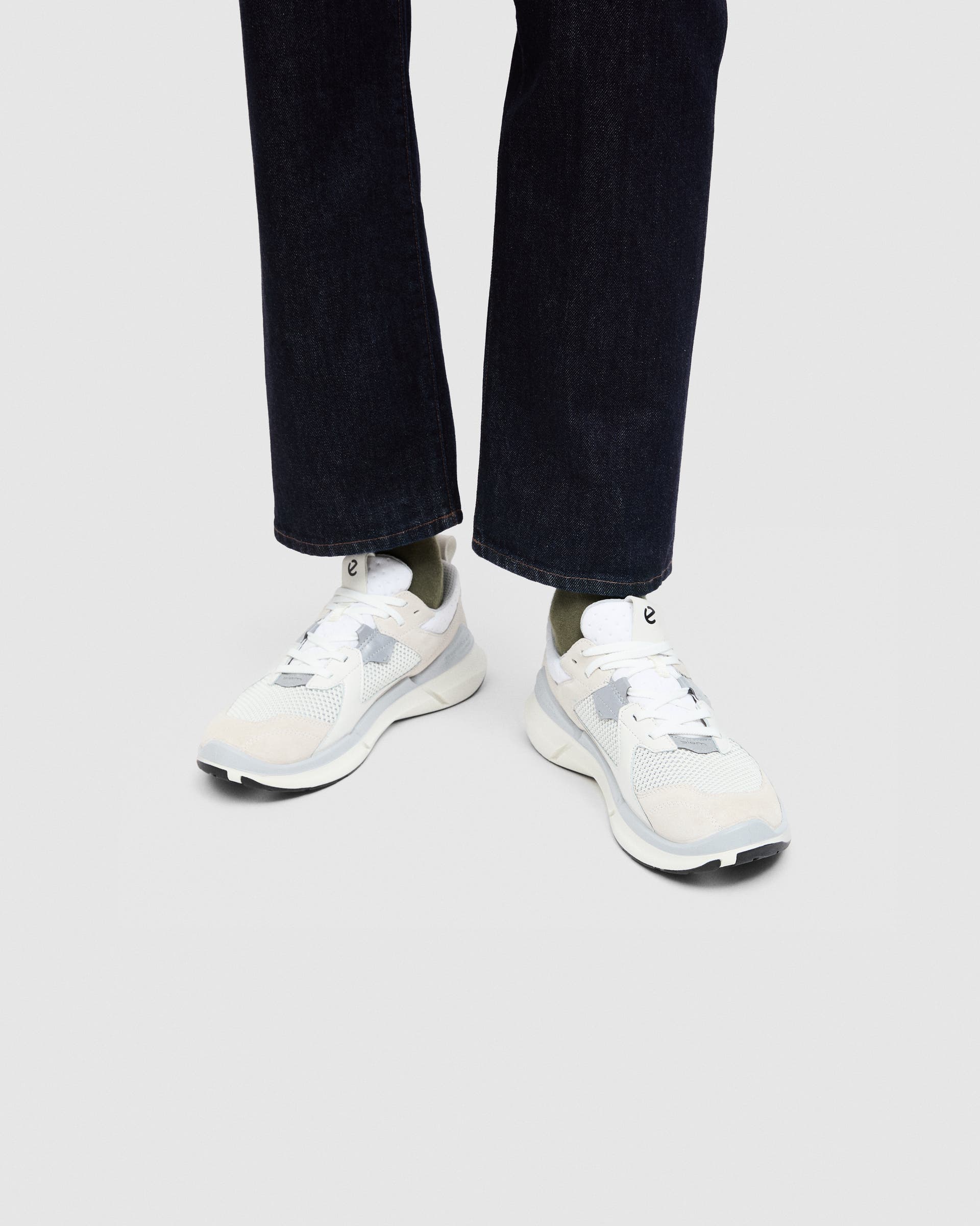 ECCO® BIOM 2.2 sneakers i ruskind til damer - Hvid - Lifestyle image-1