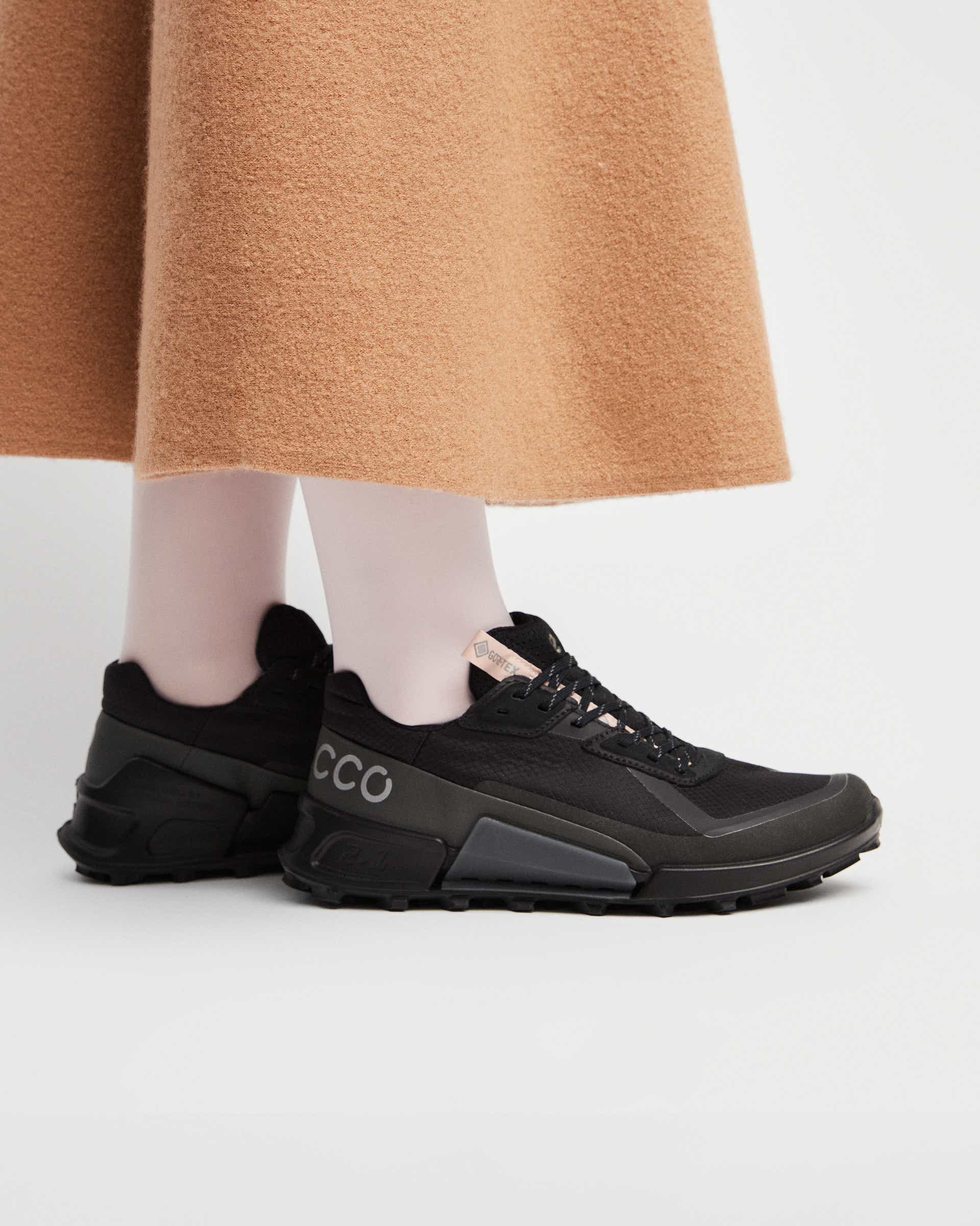 ECCO® Biom 2.1 X Country Gore-Tex-iga tekstiilist jooksujalats naistele - Must - Lifestyle image-1