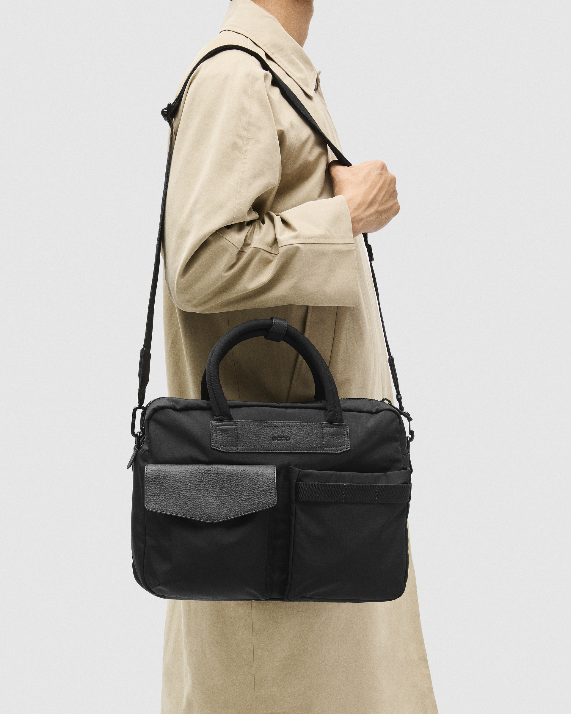 ECCO Voyager 12hr Folio Bag — Black