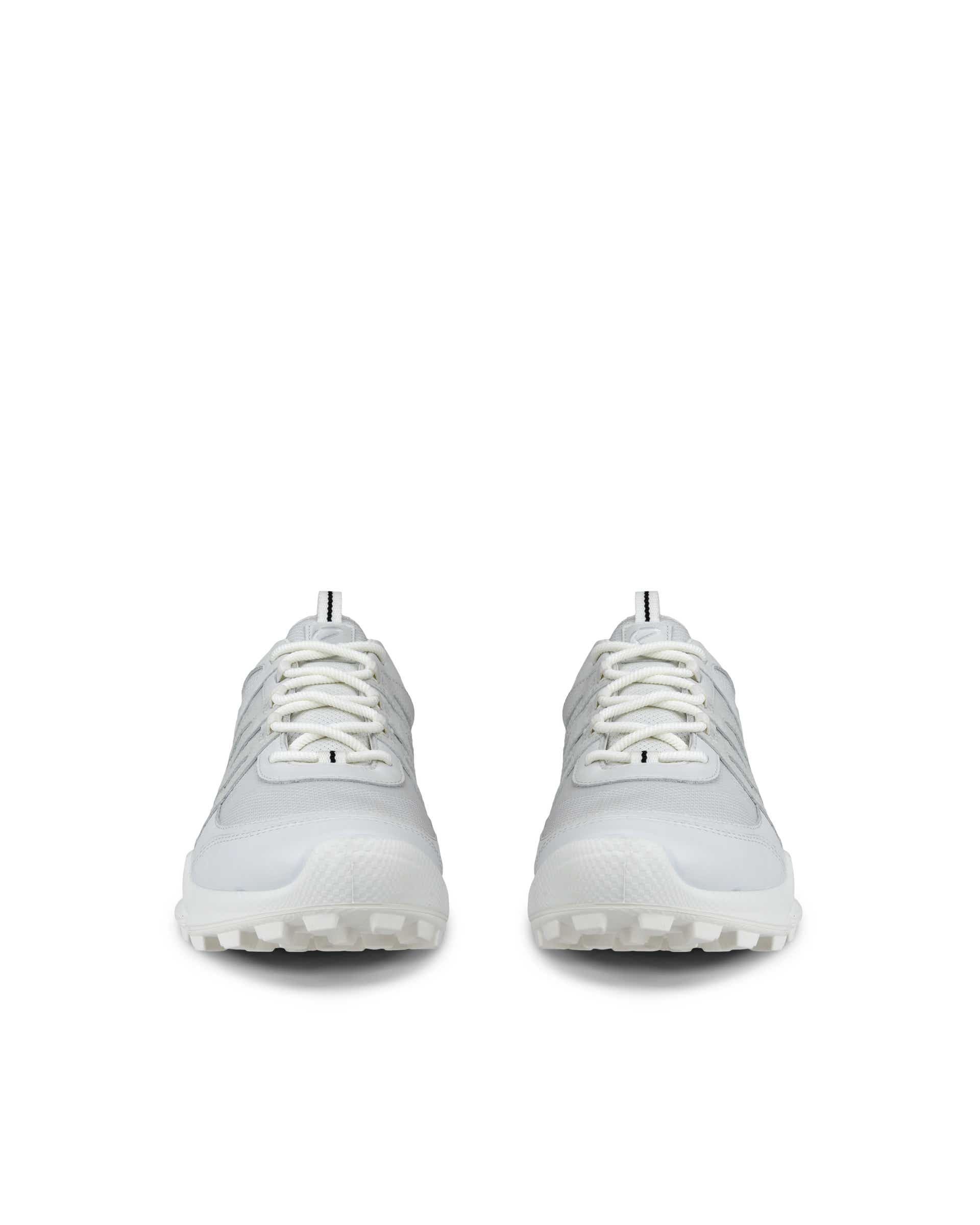 ECCO BIOM C-TRAIL WOMEN ウィメンズ レザーGore-Texスニーカー - ホワイト - Front pair