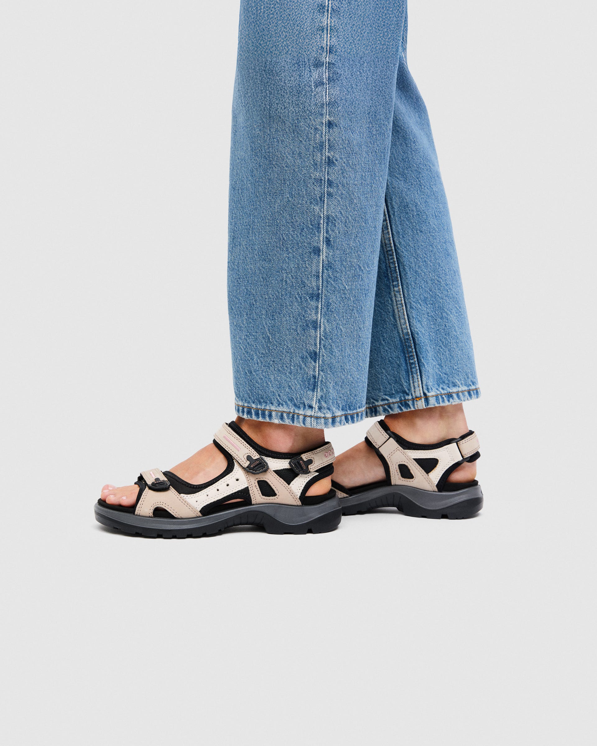 ECCO® Offroad Dames nubuck wandelsandaal - Beige - Lifestyle image-1