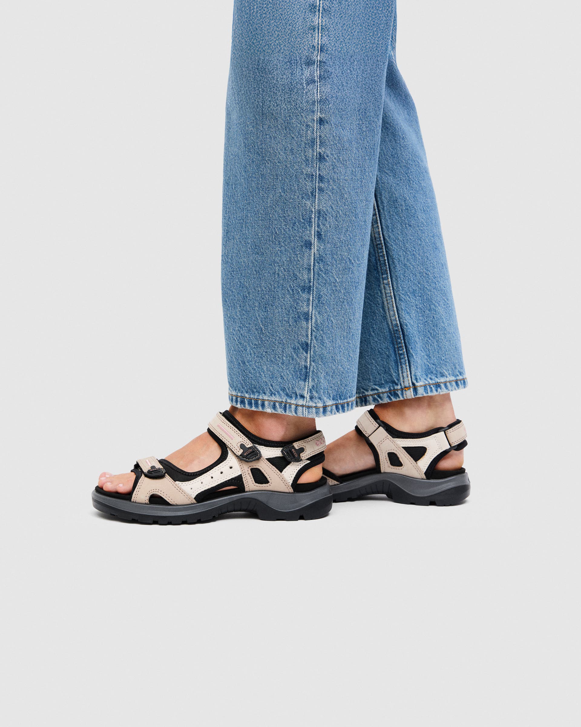 ECCO® Offroad Dames nubuck wandelsandaal - Beige - Lifestyle image-1